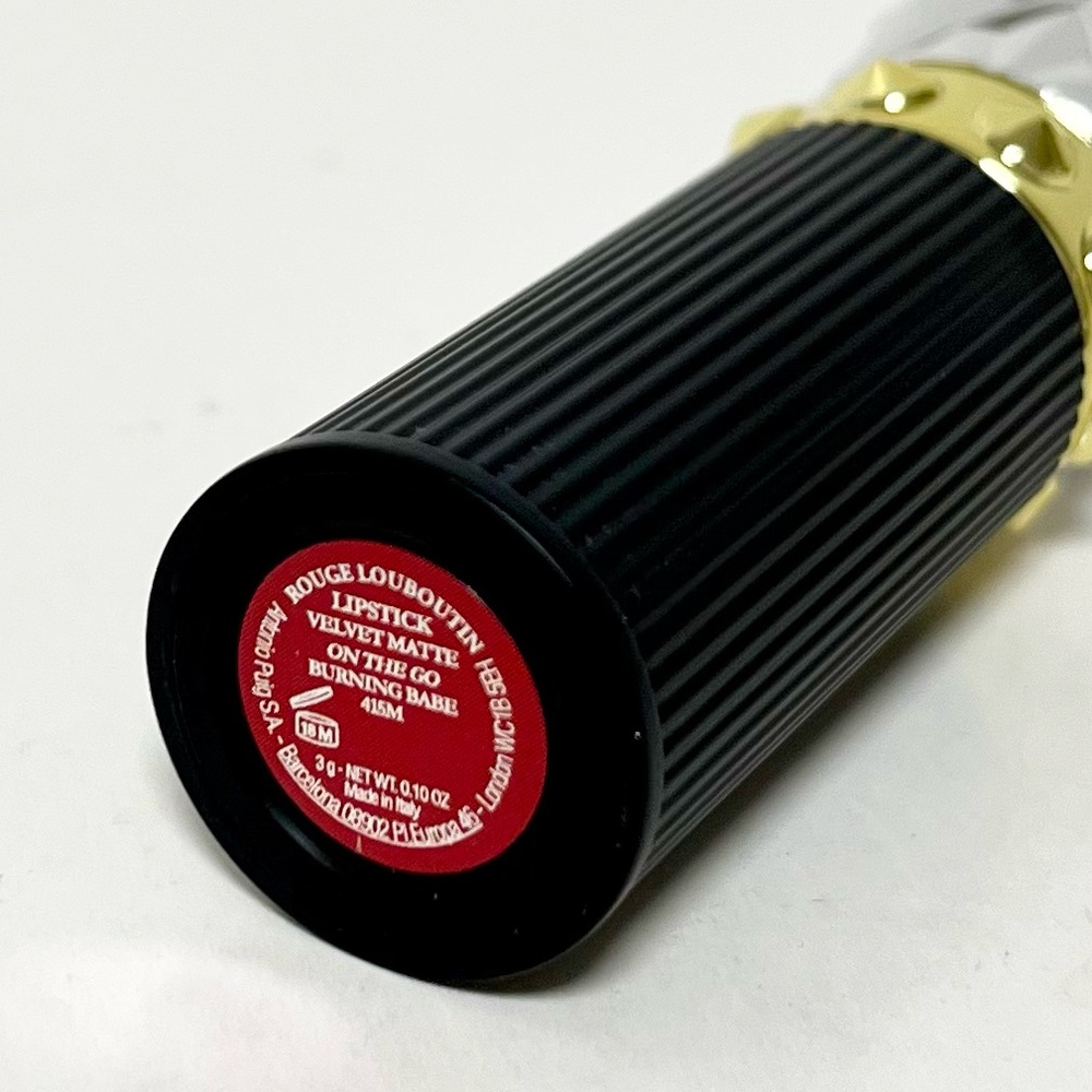 CHRISTIAN LOUBOUTIN Velvet Matte On The Go Lipstick in 415M – Burning Babe, 3 g - Picture 2 of 3